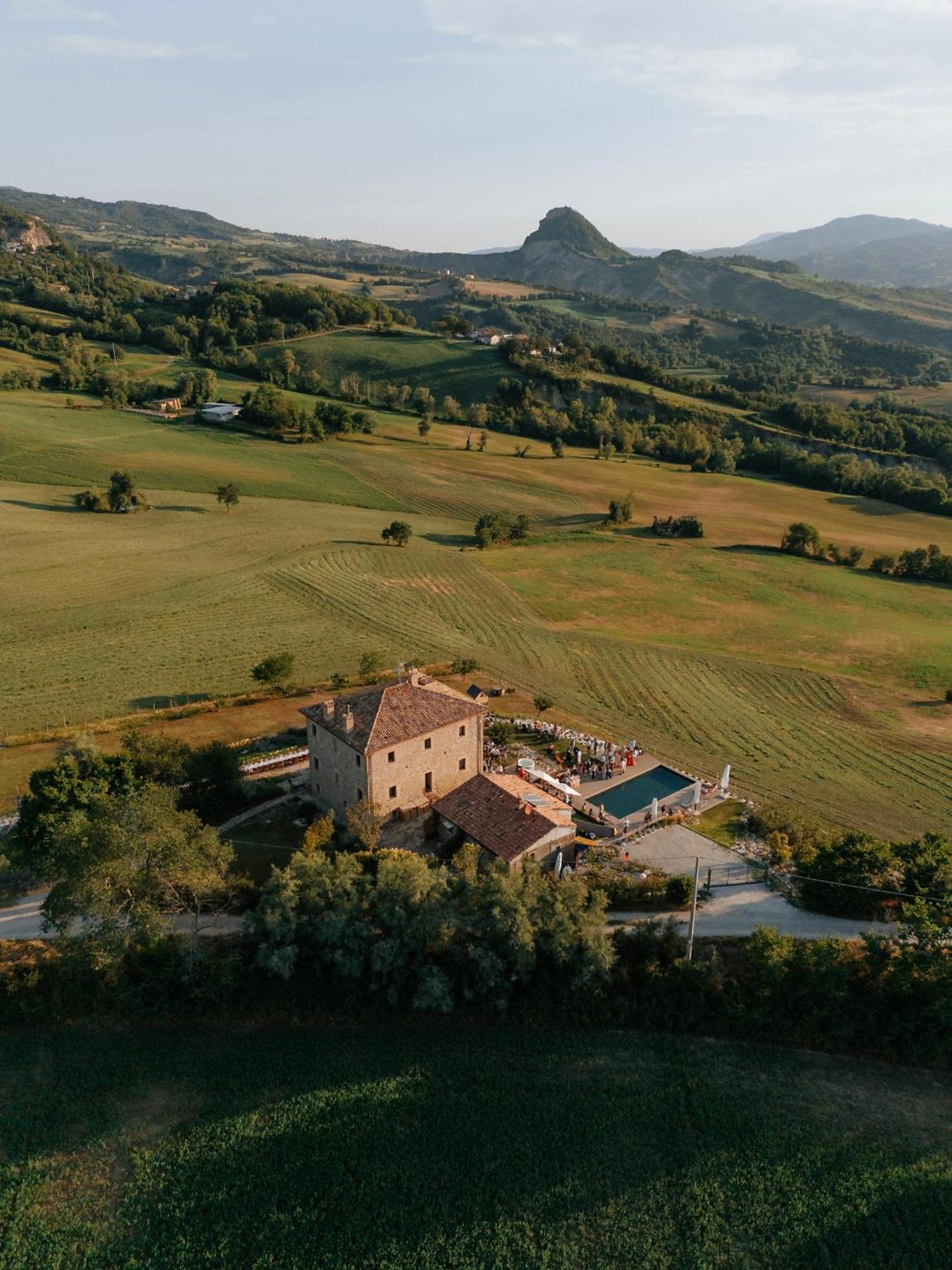 Palazzo Serre - Natura & Piscina San Leo Buitenkant foto