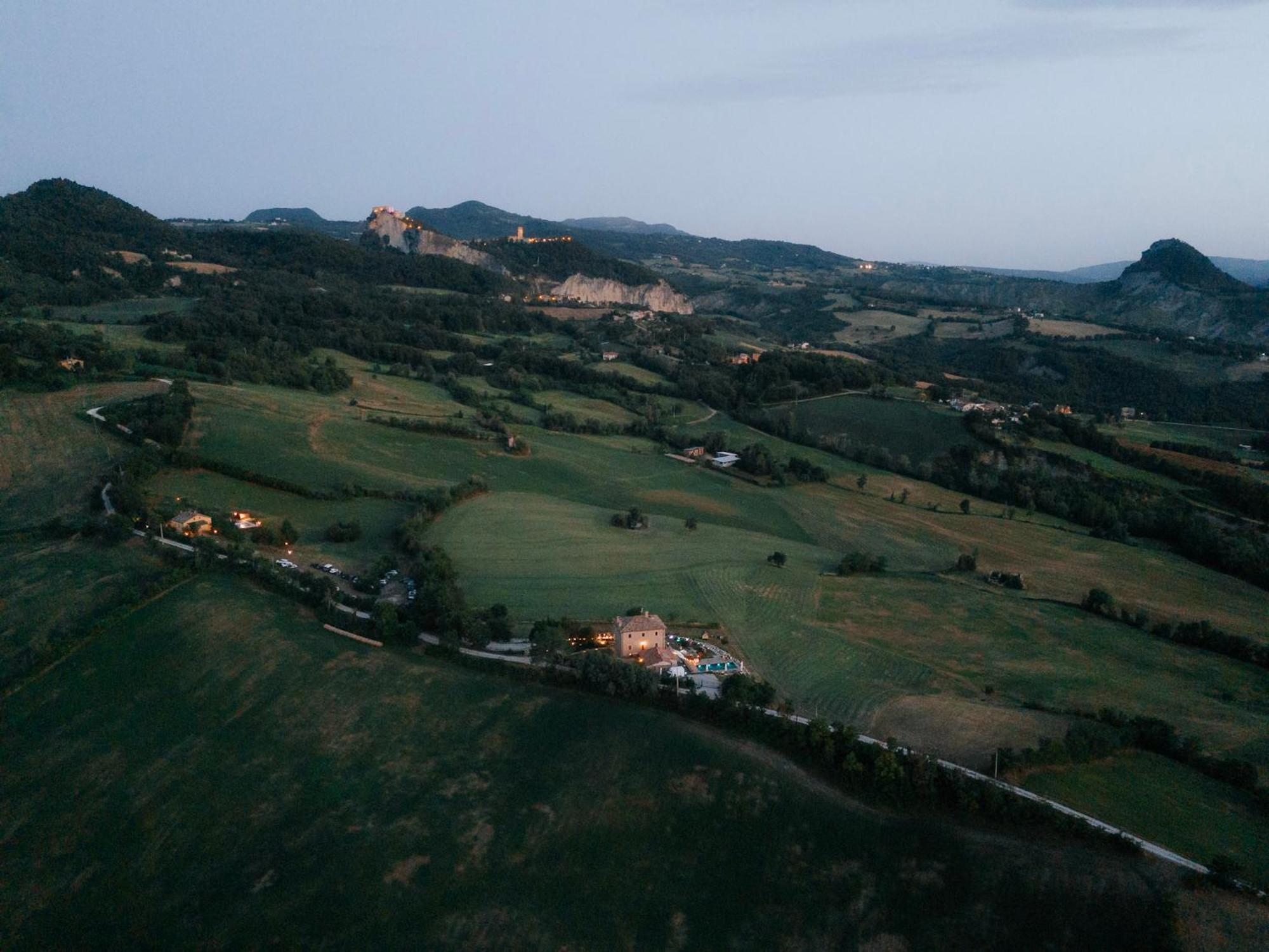 Palazzo Serre - Natura & Piscina San Leo Buitenkant foto